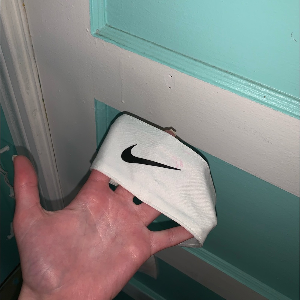 white nike headband